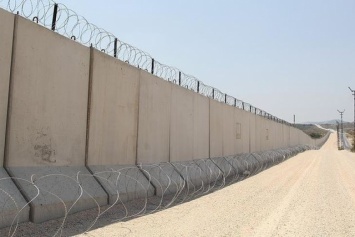 Стена Эрдогана: Турция отгородилась от Сирии почти километровым муром