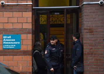 СМИ: в Челябинске уволили из банка активиста, опоздавшего из-за обыска