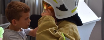 Николаевские спасатели ознакомили участников Школы юных бизнесменов с профессией пожарного, - ФОТО