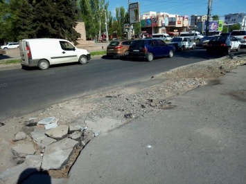 На сессии Николаевского горсовета предложат заложить деньги на ремонт тротуара по ул. Садовой