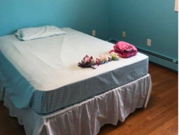 «Добро пожаловать в колонию для несовершеннолетних»: мать превратила комнату дочери в тюрьму