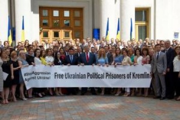 Давление на РФ продолжается: Порошенко требует от Кремля свободу украинским политзаключенным