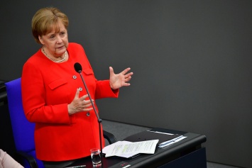 Меркель согласилась с условиями главы МВД по нелегальным мигрантам