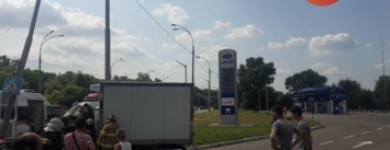 В Киеве водитель из-за жары протаранил столб, - ФОТО