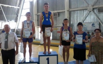 Юный геничанин стал абсолютным чемпионом Украины по прыжкам на акробатической дорожке