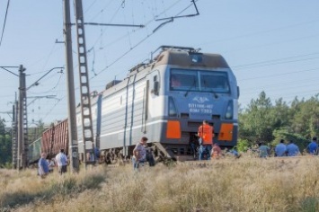 Грузовой поезд сошел с рельсов в Днипре из-за кражи болтов и скреплений пути (фото)