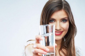 Медики рассказали, когда категорически нельзя пить воду