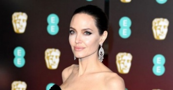 Завистливая мать-параноик: Анджелину Джоли жестко раскритиковали в сети
