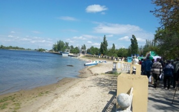 Чистоту пляжа в Голой Пристани "оценили" в 200 тысяч гривен