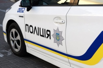 Полицейское авто без водителя выехало на дорогу в Черновцах (видео)