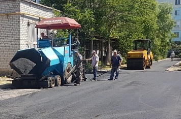 В микрорайоне Азмол проводят ремонты внутридворовых дорог