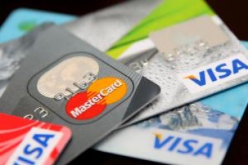 Украинцев напугали «массовым блокированием платежных карт»: что говорят в банках