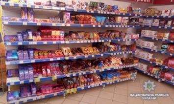 В супермаркете Краматорска девушка наворовала сладостей на 600 гривен
