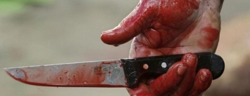 Возле железнодорожного вокзала в Мариуполе мужчине порезали лицо ножом
