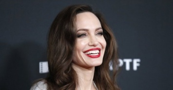 Анджелина Джоли хочет поссорить Брэда Питта с детьми