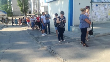 В Николаеве жители Матвеевки по несколько часов вынуждены ждать автобус, который ходит раз в час