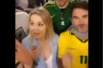 Бразильцы заставили россиянку петь непристойные песни, смысла которых она не понимала. ВИДЕО