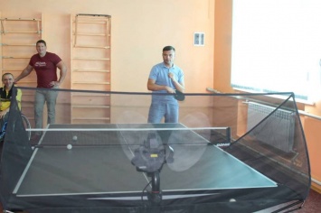 В Покровской ДЮСШ появился портативный робот для игры в настольный теннис