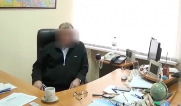 Запорожский чиновник, задержанный на взятке, сбежал в Крым