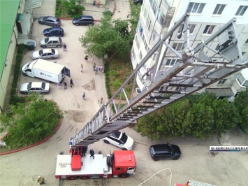 Керченские спасатели отработали действия при пожаре в высотке