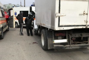 В Запорожье судили водителя грузовика, переехавшего на остановке женщину