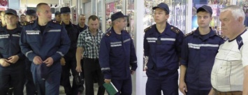 Спасатели тренировались гасить пожар в здании мэра Чернигова