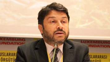 Глава филиала Amnesty International в Турции останется под стражей