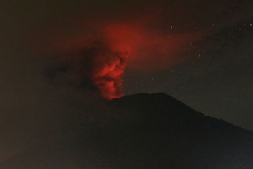 Извержение вулкана Симмоэ началось в Японии