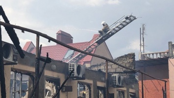 Пострадавших на пожаре в Евпатории мать и дочь доставили в Симферополь