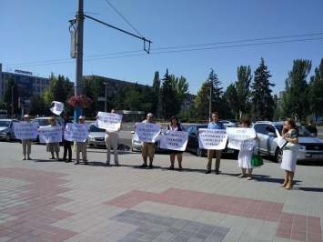 Защитники парка напротив "Украины" встречают Порошенко малочисленным митингом (Фото)