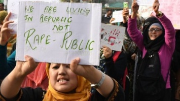 В Индии изнасиловали пятерых активисток против торговли людьми