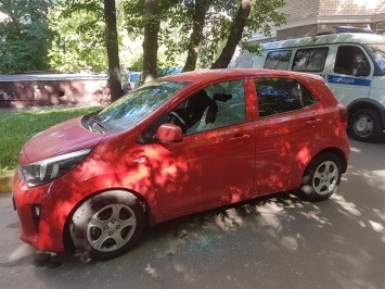 В Москве напали на автомобиль муниципального депутата