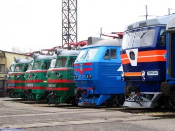 УЗ за пять месяцев отремонтировала на собственных предприятиях 44 локомотива
