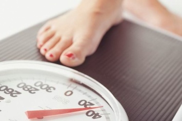 Диетологи определили возраст, в котором люди особенно склонны набирать лишний вес