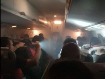 На подлете к Тюмени задымился самолет с футбольными болельщиками из Перу