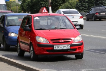 В Украине изменили статус учебных авто