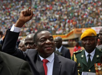 В Зимбабве на стадионе взорвалась бомба, когда там выступал президент страны