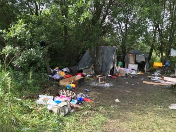 Появились фото налета на лагерь ромов во Львове, где погиб один человек