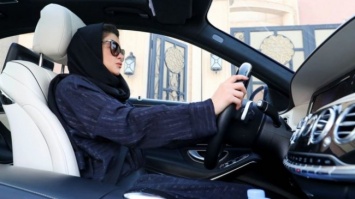 В Саудовской Аравии приняли закон, который разрешает женщинам водить машину