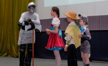 ДнепрОГА организовала сказочное представление для детей АТОшников