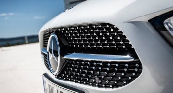 Дилеры Mercedes-Benz задерживают передачи новых автомобилей покупателям