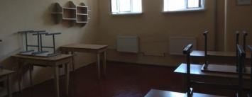 Общий душ, учебные классы и комната отдыха. В каких условиях содержат подростков в Харьковском СИЗО, - ФОТО