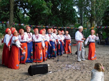 Для николаевцев Корабельного района организовали настоящие народные гуляния «Ивана Купала»