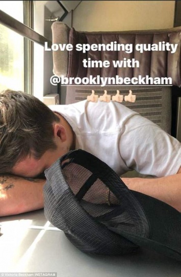 Виктория Бекхэм пошутила над старшим сыном Бруклином в Instagram (ФОТО)