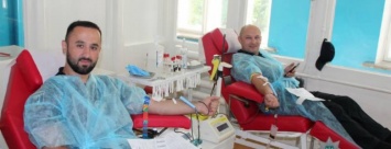 Патрульные полицейские Чернигова сдали 13 литров крови