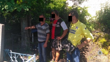 На Николаевщине в Первомайске двое местных жителей воровали оградки с кладбища