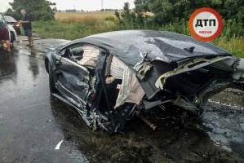 Volkswagen разорвало на две части: жуткая авария на трассе Чернигов-Киев