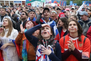 Реакция болельщиков России и Испании на сумасшедший матч в Лужниках. Видео