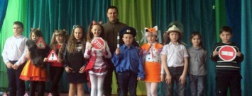 Авдеевский полицейский стал опорой и поддержкой для местных детей (ФОТО)