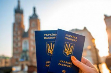 Украинцы могут остаться без виз в ЕС из-за налоговой